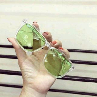 kính dẻo màu