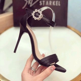 Giày sandal gót đũa 9p đính khóa cực sang