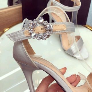 Giày sandal gót đũa 9p đính khóa cực sang