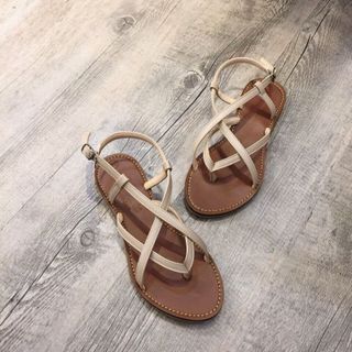Giày sandal dây trẻ trung