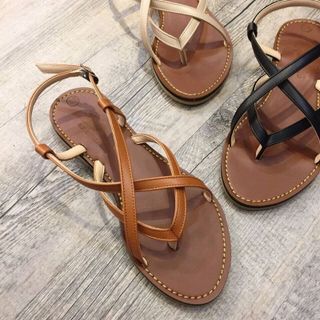 Giày sandal dây trẻ trung