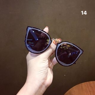 Mắt kinh viền xinh