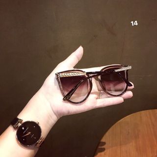 Mắt kinh viền xinh