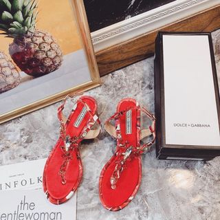 Giày sandal đá đỏ