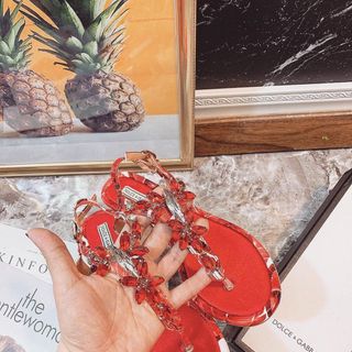 Giày sandal đá đỏ