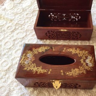 Hộp đựng khăn giấy bằng gỗ hương 100