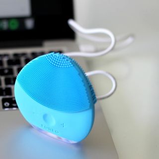 MÁY RỬA MẶT MASAGE MINI