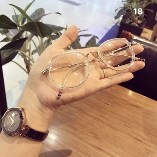 Mắt kính gọng vận