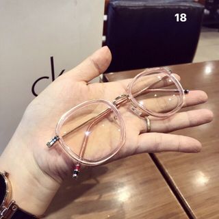 Mắt kính gọng vận