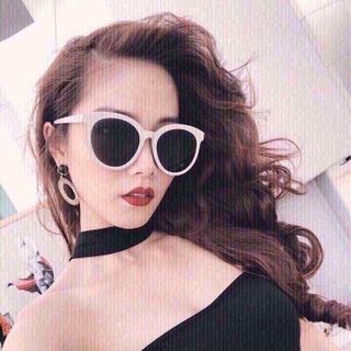 Mắt kinh gọng trang