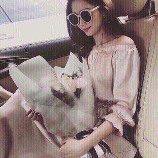 Mắt kinh gọng trang