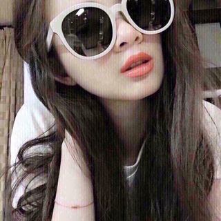 Mắt kinh gọng trang