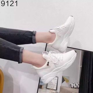 Giày btaaa