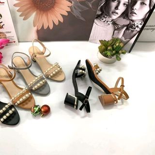 Giày sandal mũi đính ngọc trai gót trụ viền đồng