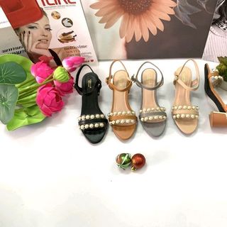Giày sandal mũi đính ngọc trai gót trụ viền đồng