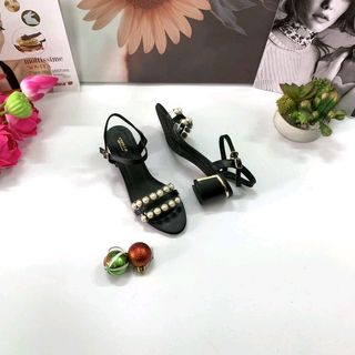 Giày sandal mũi đính ngọc trai gót trụ viền đồng