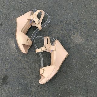Giày sandal đế xuồng cao 9p kiểu dáng sang trọng dễ đi