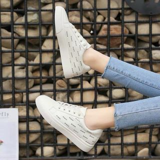 Giày bâtt trắng đon giản