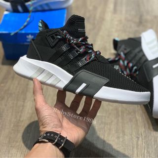 EQT đen đế trắng phối dây xanh replica