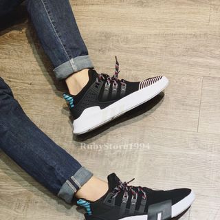 EQT đen đế trắng phối dây xanh hàng replica