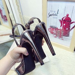 Giày sandal cao got nhọn
