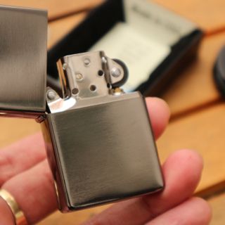 Zippo đen phay xước