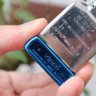 Zippo xanh 555