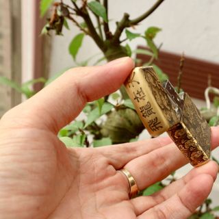 Zippo đồng khắc rồng nổi