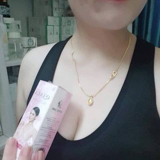 Hoa bồng đào kem hở ngực