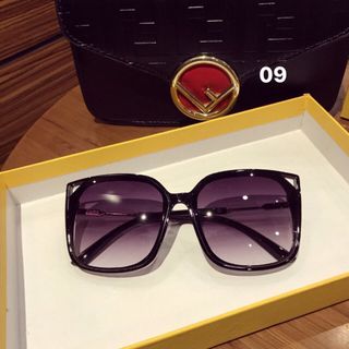 Mắt kính sang trọng giá rẻ