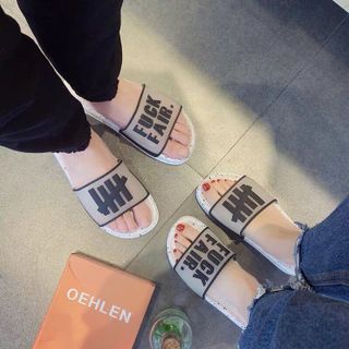 Dép quai ngang trong chu