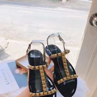Giày sandal nhựa đinh