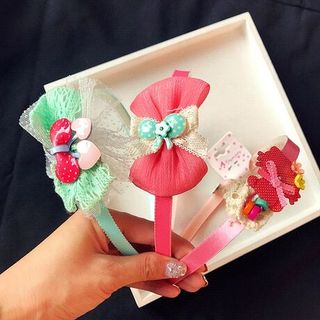 CÀI TÓC BÉ GÁI XINH XẮN