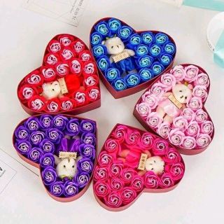 hộp hoa sáp trái tim kèm gấu