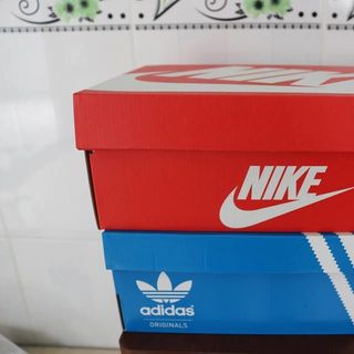 Hộp Giày Thể Thao