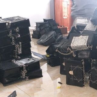 Túi xách nữ Kim Tuyến 2 màu đen bạc