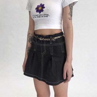 Áo croptop thun in hoa hai màu trắng - đen