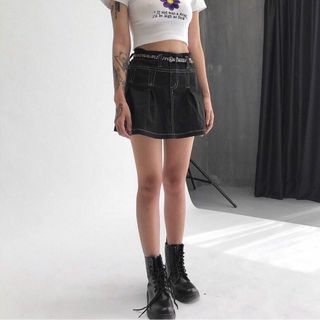 Áo croptop thun in hoa hai màu trắng - đen