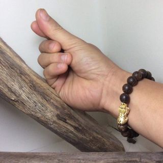Vòng tay trầm hương sánh chìm nước charm bạc ta mạ vàng 18k sỉ lẻ toàn quốc