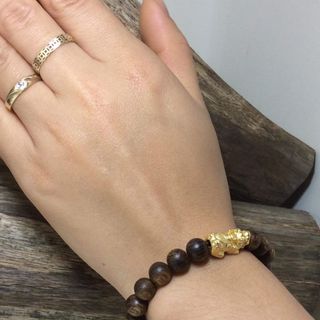 Vòng tay trầm hương sánh chìm nước charm bạc ta mạ vàng 18k sỉ lẻ toàn quốc