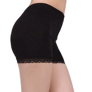 Quần mặc váy cotton chân ren