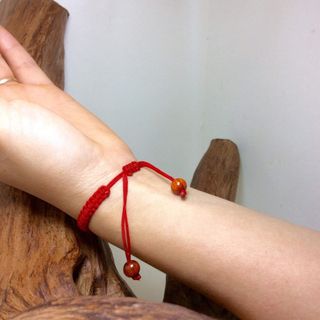 Huyết long tết chỉ đỏ charm bạc ta mạ vàng 18k