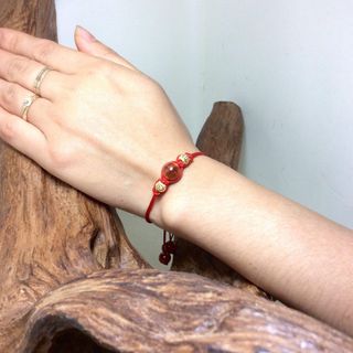 Huyết long tết chỉ đỏ charm bạc ta mạ vàng 18k