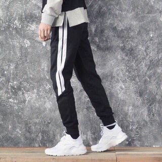Quần jogger nam 2 sọc cắt xéo