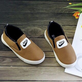 SLIP ON TRẺ EM SIZE TRUNG ĐẠI