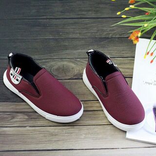 SLIP ON TRẺ EM SIZE TRUNG ĐẠI