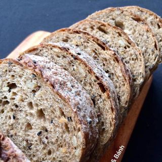 BÁNH MÌ NGŨ CỐC ĂN KIÊNG