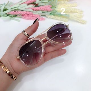 Mắt kinh h