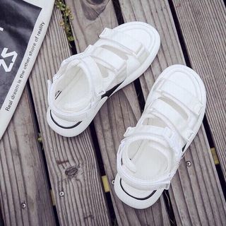 Giày sandal ba quai