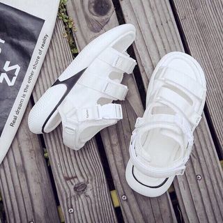 Giày sandal ba quai